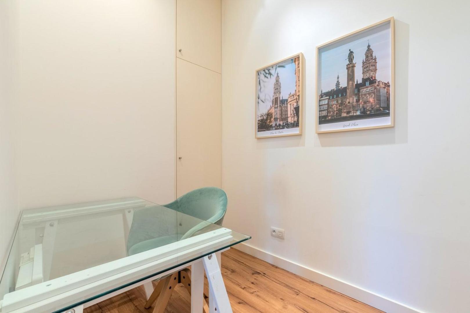 Modern, Quiet 3-Bedroom Apartment With Parking Марк-ан-Барёль Экстерьер фото